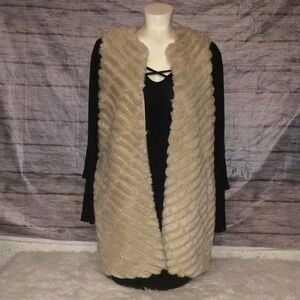 BKE Boutique Faux Fur Tunic Style Vest